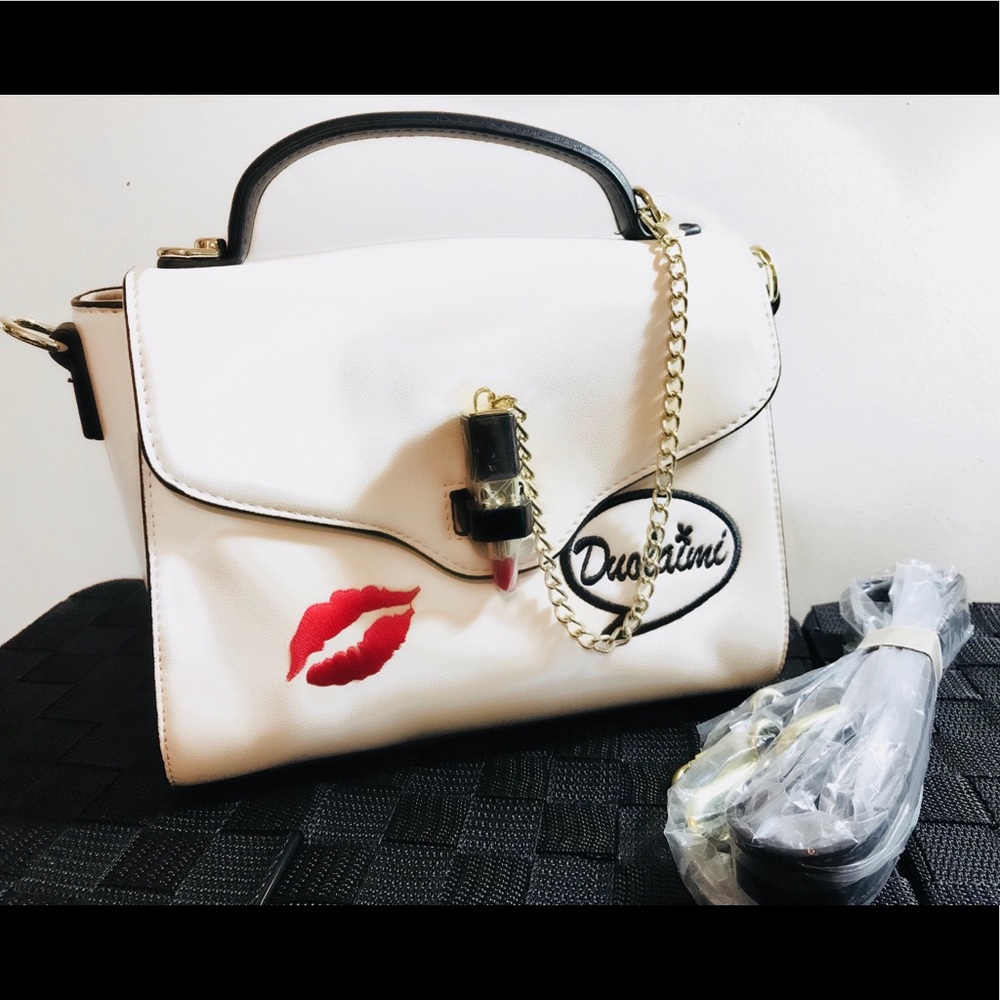 White Lipstick Pusrse